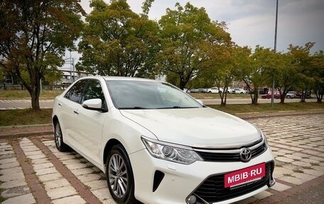 Toyota Camry, 2017 год, 2 800 000 рублей, 4 фотография