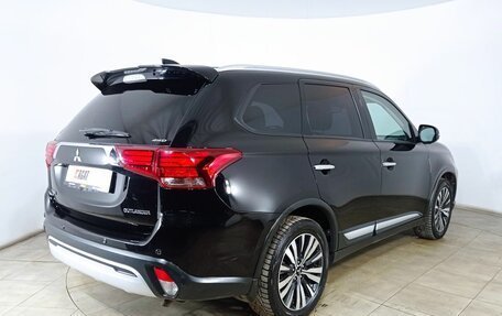 Mitsubishi Outlander III рестайлинг 3, 2019 год, 2 690 000 рублей, 5 фотография