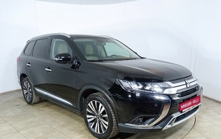 Mitsubishi Outlander III рестайлинг 3, 2019 год, 2 690 000 рублей, 3 фотография