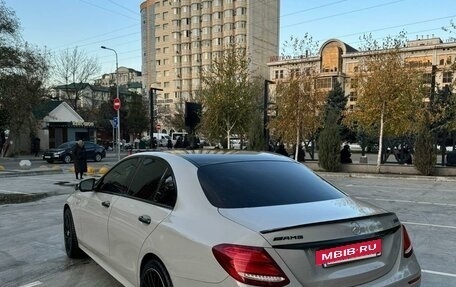 Mercedes-Benz E-Класс, 2019 год, 3 950 000 рублей, 4 фотография