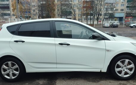 Hyundai Solaris II рестайлинг, 2011 год, 750 000 рублей, 3 фотография