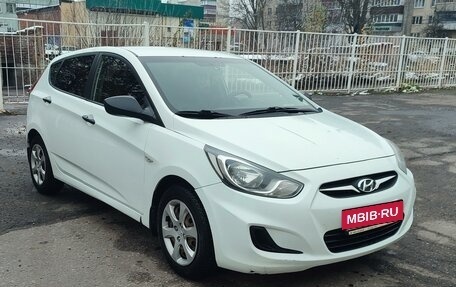 Hyundai Solaris II рестайлинг, 2011 год, 750 000 рублей, 5 фотография