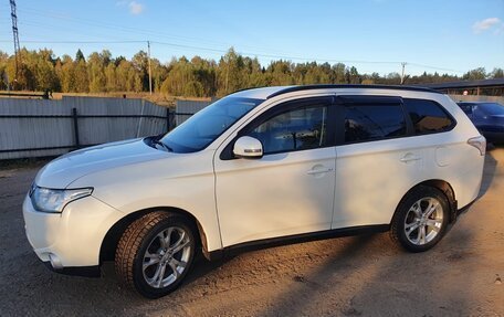 Mitsubishi Outlander III рестайлинг 3, 2013 год, 1 450 000 рублей, 5 фотография