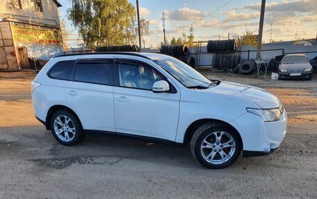 Mitsubishi Outlander III рестайлинг 3, 2013 год, 1 450 000 рублей, 3 фотография