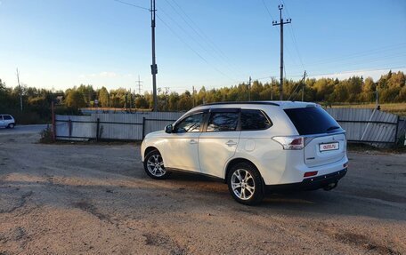 Mitsubishi Outlander III рестайлинг 3, 2013 год, 1 450 000 рублей, 4 фотография