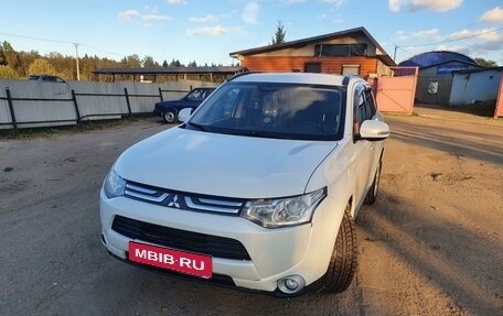 Mitsubishi Outlander III рестайлинг 3, 2013 год, 1 450 000 рублей, 1 фотография