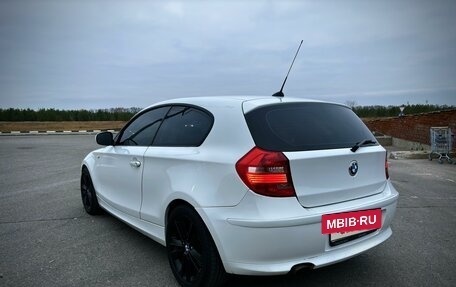 BMW 1 серия, 2011 год, 960 000 рублей, 3 фотография