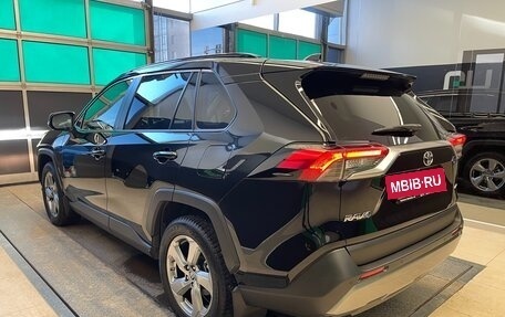 Toyota RAV4, 2021 год, 3 850 000 рублей, 5 фотография