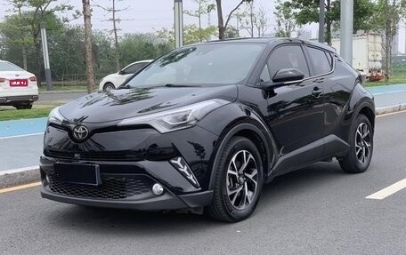 Toyota C-HR I рестайлинг, 2021 год, 2 100 000 рублей, 1 фотография