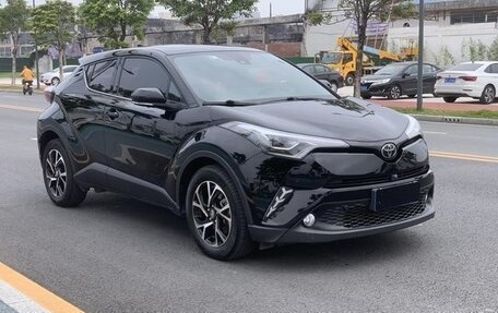 Toyota C-HR I рестайлинг, 2021 год, 2 100 000 рублей, 3 фотография