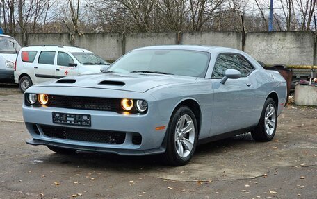 Dodge Challenger III рестайлинг 2, 2021 год, 3 550 000 рублей, 3 фотография