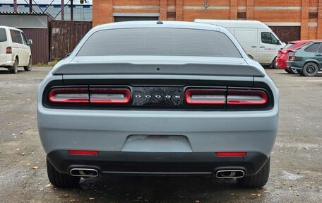 Dodge Challenger III рестайлинг 2, 2021 год, 3 550 000 рублей, 6 фотография