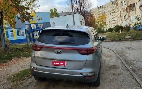 KIA Sportage IV рестайлинг, 2020 год, 2 100 000 рублей, 2 фотография