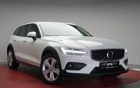 Volvo V60 II, 2021 год, 4 050 000 рублей, 2 фотография