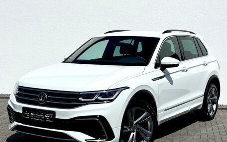 Volkswagen Tiguan II, 2021 год, 2 980 000 рублей, 2 фотография