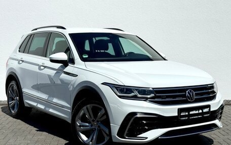 Volkswagen Tiguan II, 2021 год, 2 980 000 рублей, 7 фотография