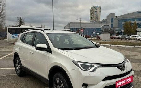 Toyota RAV4, 2017 год, 2 690 000 рублей, 4 фотография