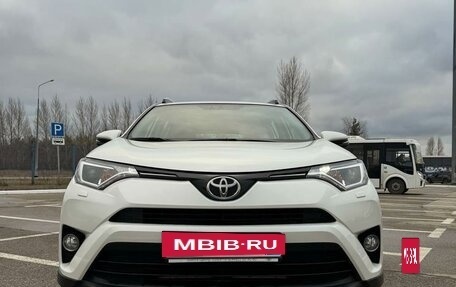 Toyota RAV4, 2017 год, 2 690 000 рублей, 2 фотография