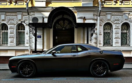 Dodge Challenger III рестайлинг 2, 2017 год, 3 600 000 рублей, 7 фотография