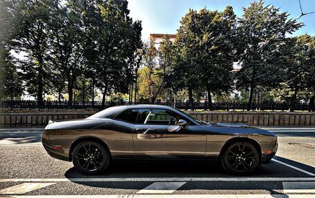 Dodge Challenger III рестайлинг 2, 2017 год, 3 600 000 рублей, 10 фотография