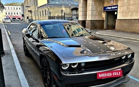 Dodge Challenger III рестайлинг 2, 2017 год, 3 600 000 рублей, 5 фотография