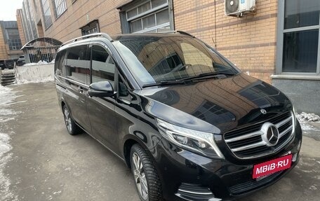 Mercedes-Benz V-Класс, 2018 год, 6 500 000 рублей, 9 фотография