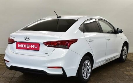 Hyundai Solaris II рестайлинг, 2017 год, 1 000 000 рублей, 4 фотография