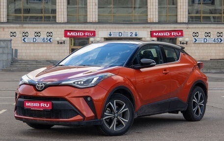 Toyota C-HR I рестайлинг, 2019 год, 2 600 000 рублей, 1 фотография