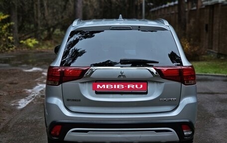 Mitsubishi Outlander III рестайлинг 3, 2019 год, 2 730 000 рублей, 6 фотография