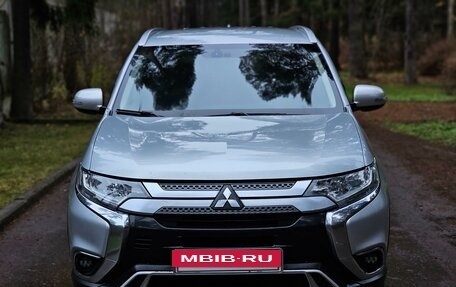 Mitsubishi Outlander III рестайлинг 3, 2019 год, 2 730 000 рублей, 2 фотография