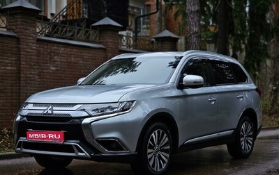 Mitsubishi Outlander III рестайлинг 3, 2019 год, 2 730 000 рублей, 1 фотография