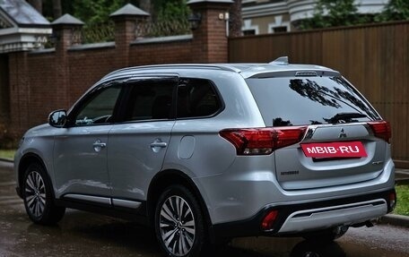 Mitsubishi Outlander III рестайлинг 3, 2019 год, 2 730 000 рублей, 7 фотография