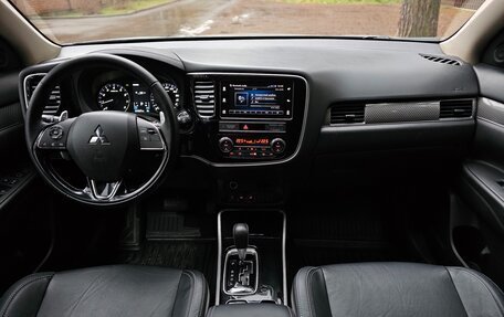 Mitsubishi Outlander III рестайлинг 3, 2019 год, 2 730 000 рублей, 28 фотография