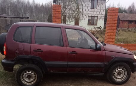 Chevrolet Niva I рестайлинг, 2004 год, 150 000 рублей, 5 фотография