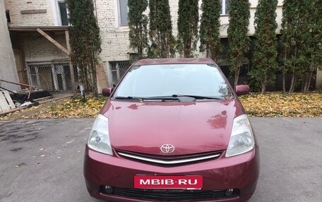 Toyota Prius, 2004 год, 620 000 рублей, 3 фотография