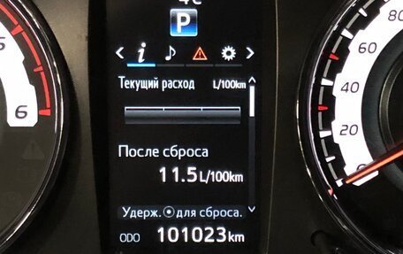 Toyota Hilux VIII, 2018 год, 4 500 000 рублей, 12 фотография