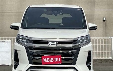 Toyota Noah III, 2021 год, 2 050 000 рублей, 2 фотография