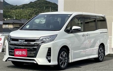 Toyota Noah III, 2021 год, 2 050 000 рублей, 3 фотография