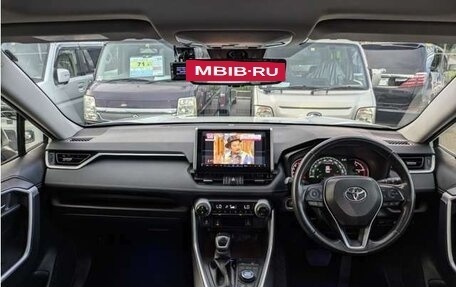 Toyota RAV4, 2021 год, 2 420 000 рублей, 12 фотография