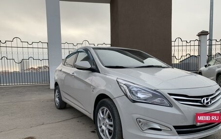 Hyundai Solaris II рестайлинг, 2015 год, 995 000 рублей, 2 фотография