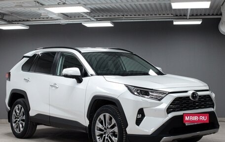 Toyota RAV4, 2022 год, 3 999 000 рублей, 1 фотография