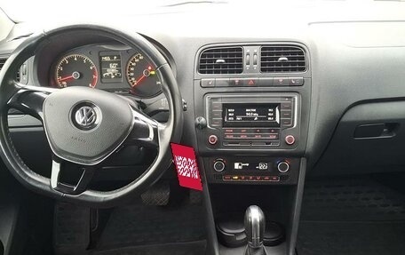 Volkswagen Polo VI (EU Market), 2017 год, 1 354 000 рублей, 2 фотография