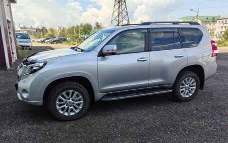 Toyota Land Cruiser Prado 150 рестайлинг 2, 2017 год, 4 300 000 рублей, 5 фотография