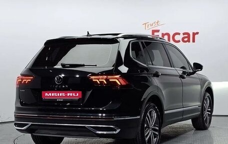 Volkswagen Tiguan II, 2021 год, 2 805 222 рублей, 2 фотография