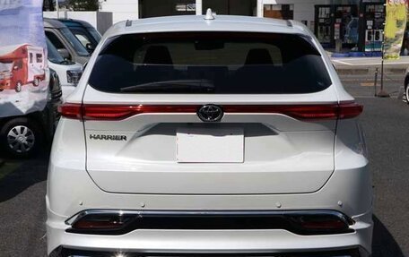 Toyota Harrier, 2022 год, 3 000 000 рублей, 4 фотография