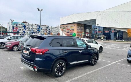 Mitsubishi Outlander III рестайлинг 3, 2022 год, 3 500 000 рублей, 3 фотография