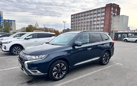 Mitsubishi Outlander III рестайлинг 3, 2022 год, 3 500 000 рублей, 4 фотография