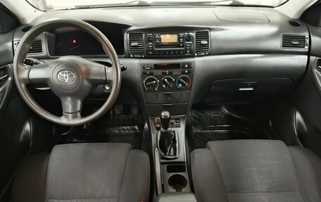 Toyota Corolla, 2004 год, 558 000 рублей, 10 фотография