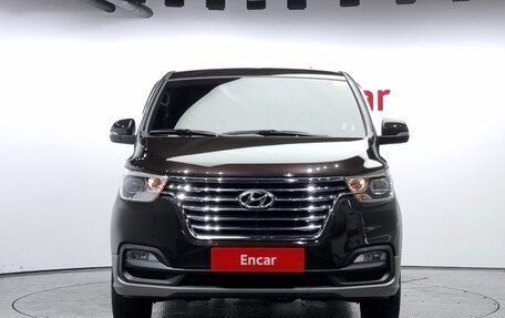 Hyundai Grand Starex Grand Starex I рестайлинг 2, 2021 год, 3 340 000 рублей, 2 фотография