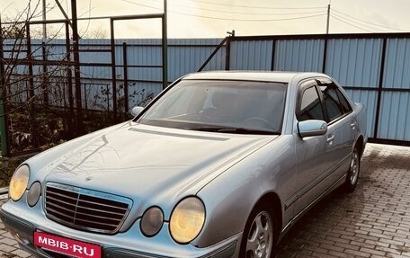 Mercedes-Benz E-Класс, 2001 год, 600 000 рублей, 1 фотография